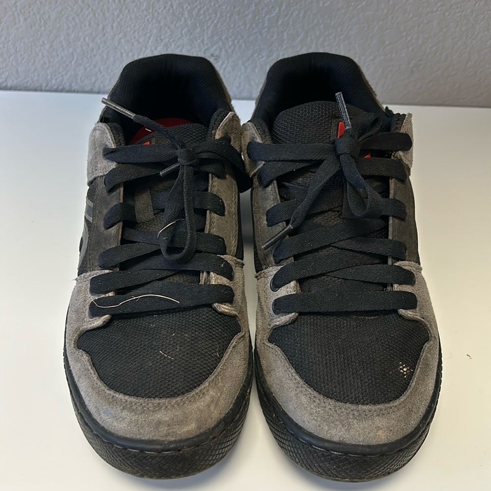 Size US 10 mountain biking shoes and the brand is five ten